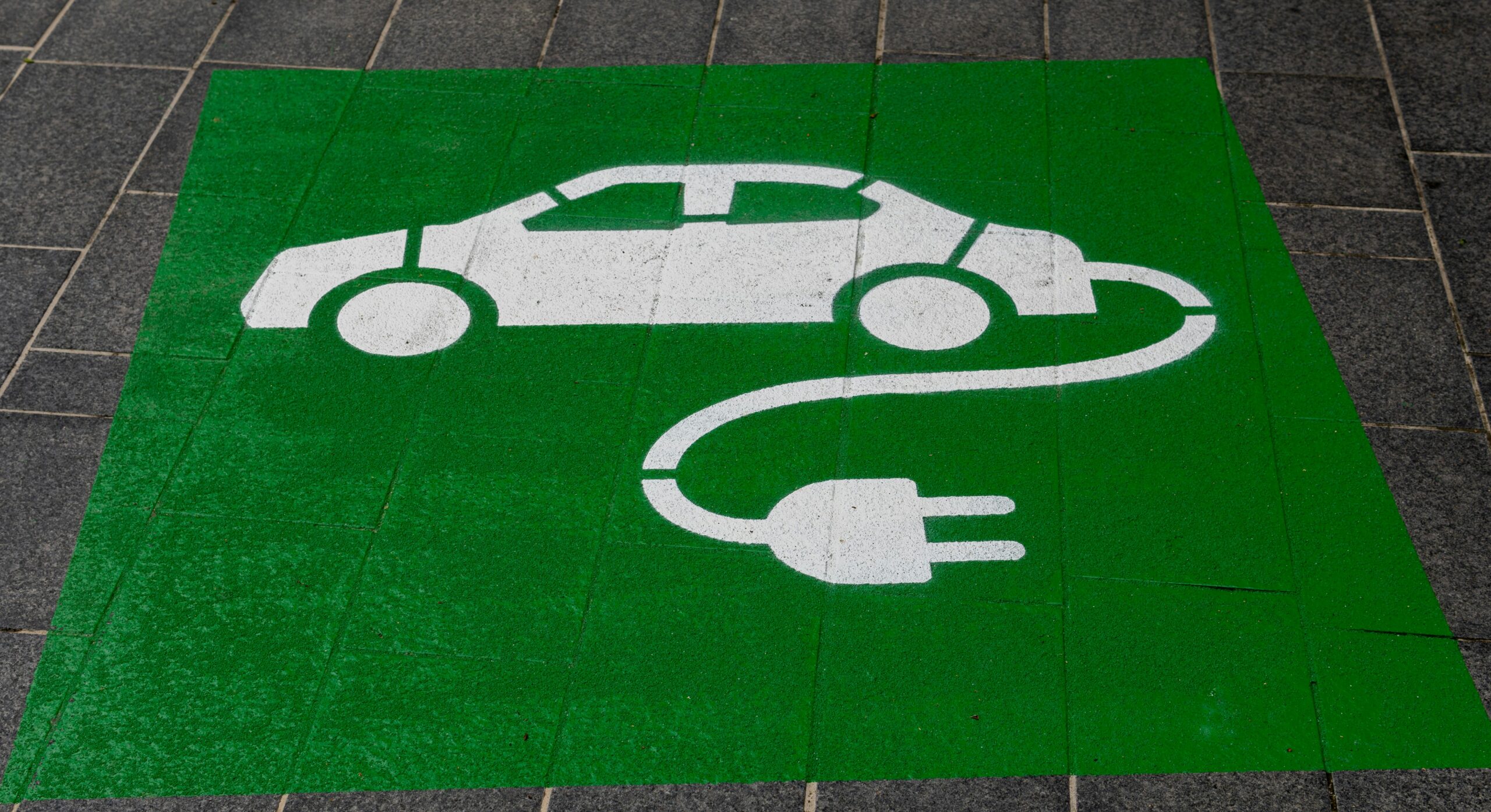 Estacionamento para abastecimento de veículo elétrico