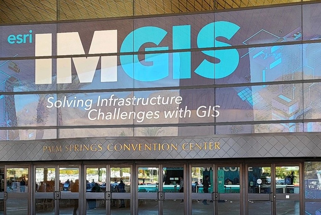 Fachada da conferência Esri IMGIS